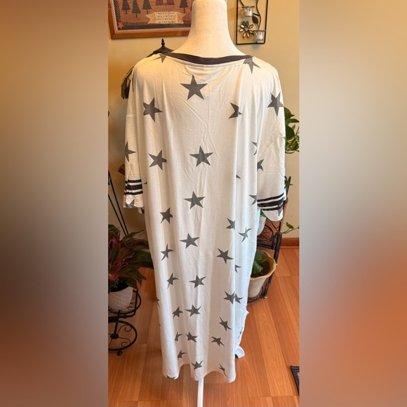 NWOT Women’s XXL Nightgown Sleepwear White W Gray Stars Viscose Polyester - Picture 2 of 11
